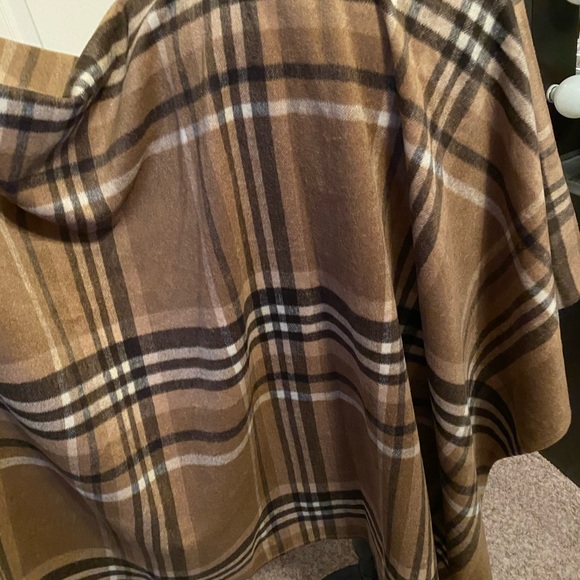 Beautiful Michael Kors cape. EUC - Picture 5 of 5